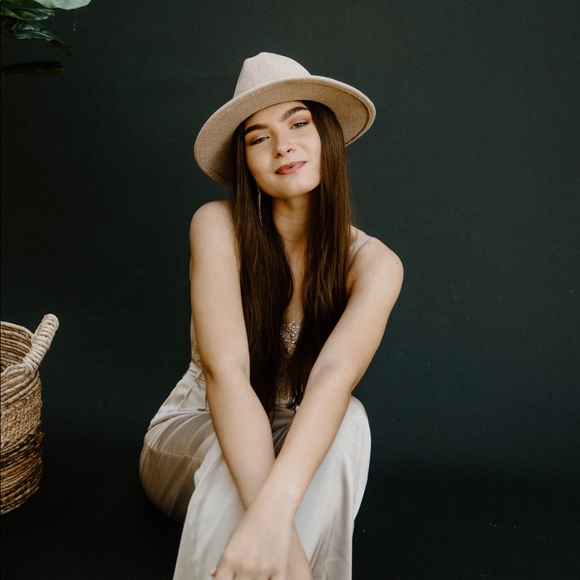 Meet your Posher, Annagrace - Picture 4 of 16